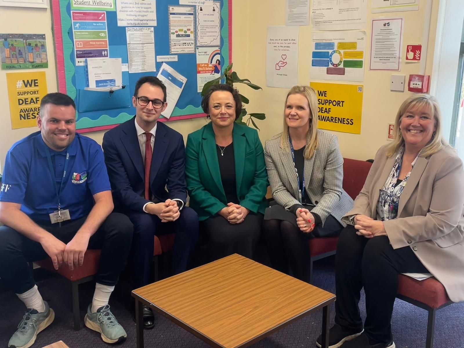 Press Clipping: Minister visits Manor Fields Primary visited Manor Fields school in Bishop’s Stortford to learn about a pioneering apprenticeship scheme.
